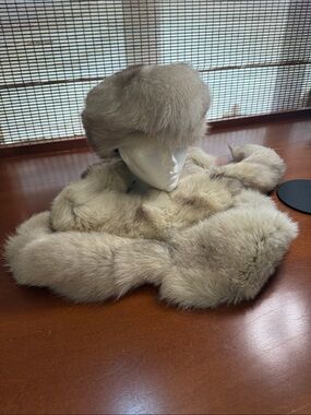 Vintage Evans genuine Norwegian Blue Fox Fur Hat & scarf set